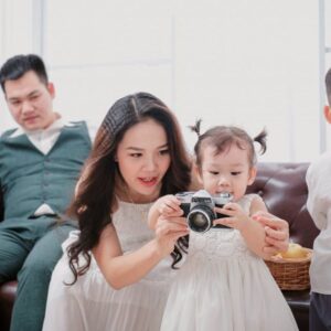 Có rất nhiều studio chụp ảnh gia đình ở Hà Nội sẽ là nơi giúp bạn lưu giữ từng khoảnh khắc hạnh phúc bên những người thân yêu.